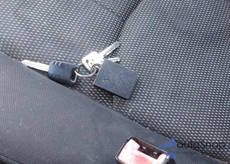 2005 Mazda Tribute S z USA, uszkodzony, nr VIN 4F2CZ94145KM30989